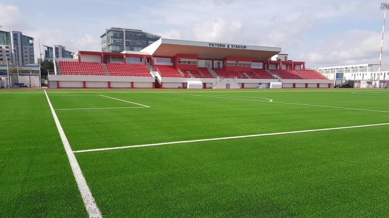 Non infilled synthetic turf football artificial grass for soccer field